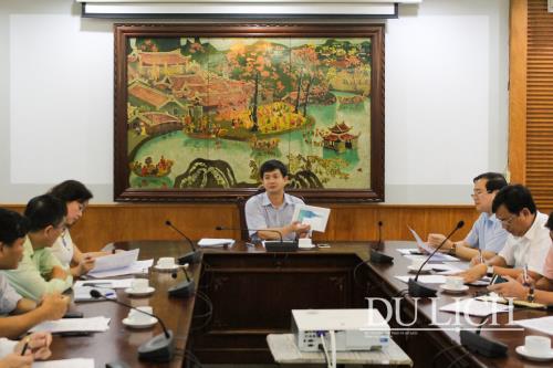 Thứ trưởng Bộ VHTTDL Lê Quang Tùng chủ trì phiên họp